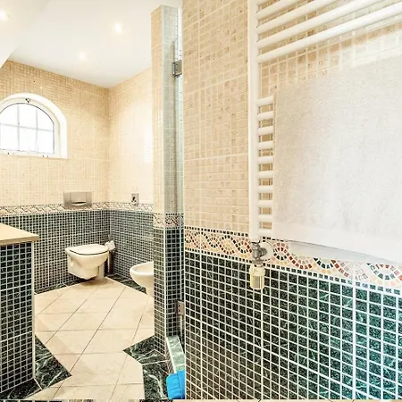 Lovely Very Private With Beautiful Gardens Villa