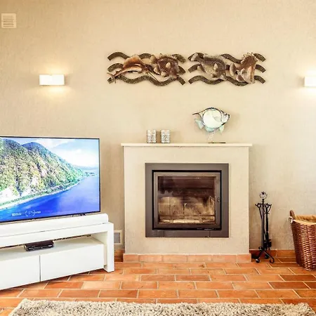 Lovely Very Private With Beautiful Gardens Villa *