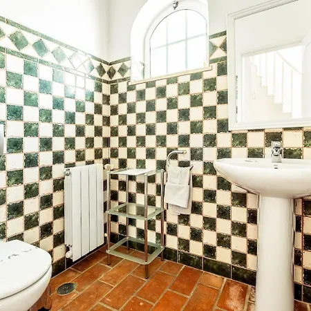 Lovely Very Private With Beautiful Gardens Villa *