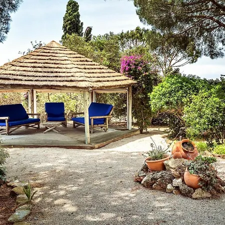 Lovely Very Private With Beautiful Gardens