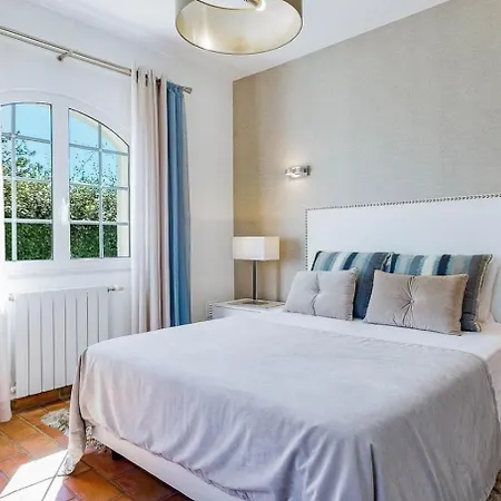 Lovely Very Private With Beautiful Gardens Villa Guia