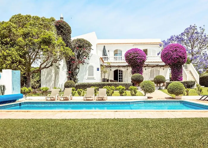 Lovely Very Private With Beautiful Gardens