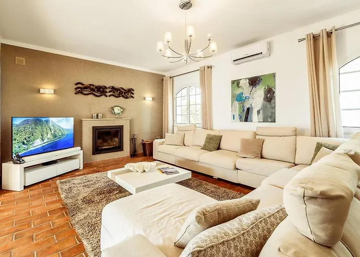 Lovely Very Private With Beautiful Gardens جويا