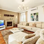 Lovely Very Private With Beautiful Gardens גיאה