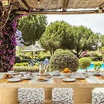 Lovely Very Private With Beautiful Gardens 别墅 *