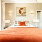 Lovely Very Private With Beautiful Gardens 别墅 *