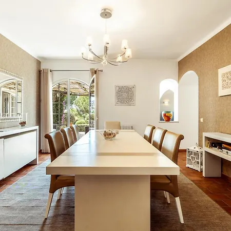 Lovely Very Private With Beautiful Gardens Villa