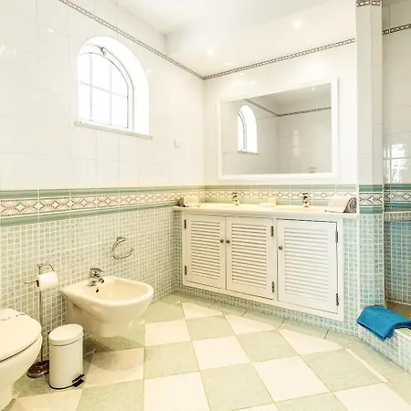 Last-Minute August 5Br Heated Pool In Albufeira