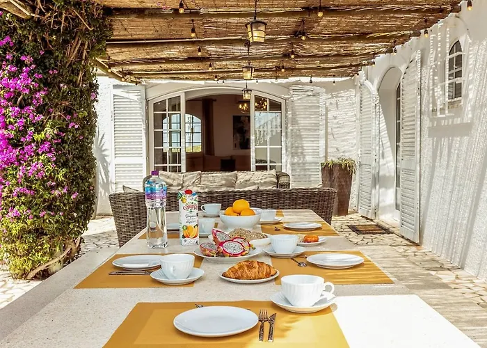 Lovely Very Private With Beautiful Gardens