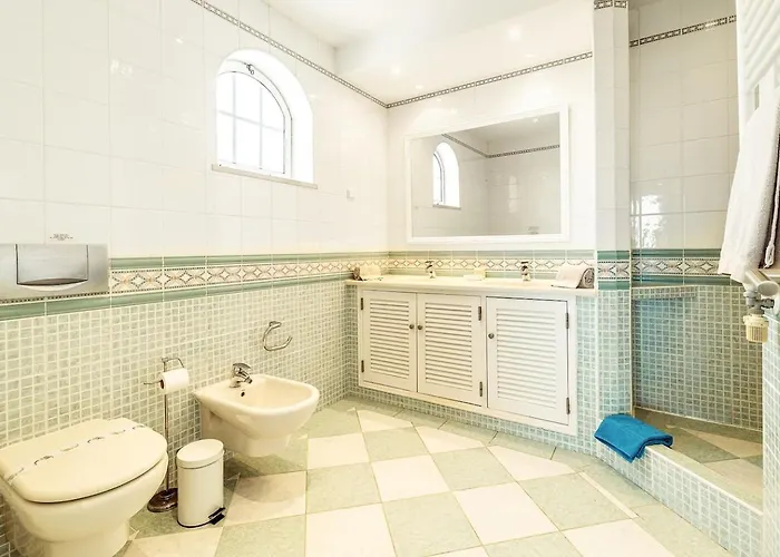 Lovely Very Private With Beautiful Gardens