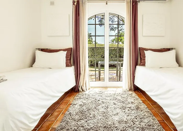 Lovely Very Private With Beautiful Gardens