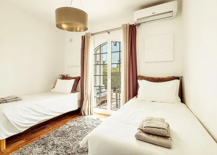 Lovely Very Private With Beautiful Gardens Villa