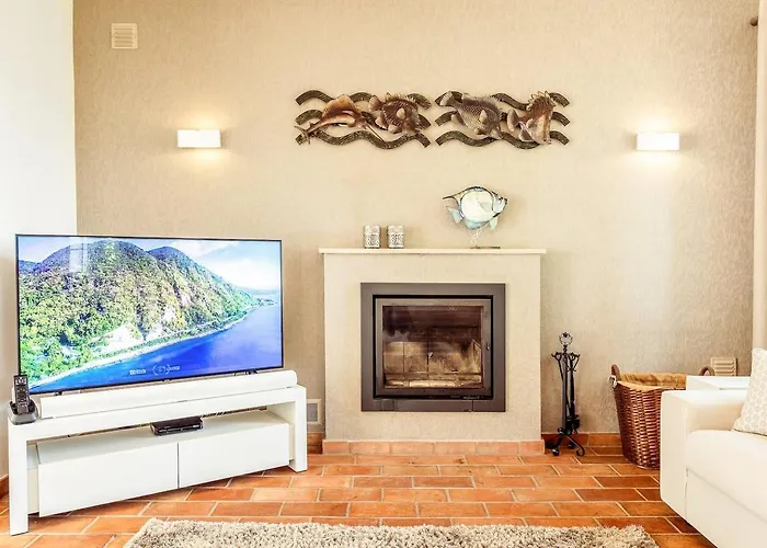 Lovely Very Private With Beautiful Gardens Villa *