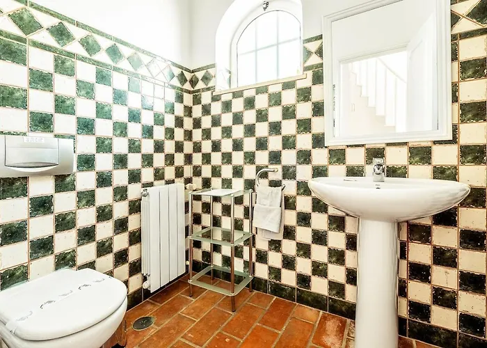 Lovely Very Private With Beautiful Gardens Villa *